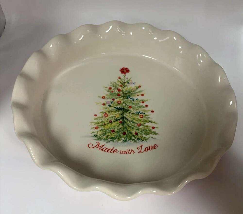 Pioneer Woman 9” Pie Dish “Made with Love” Ruffled Edge Christmas Tree